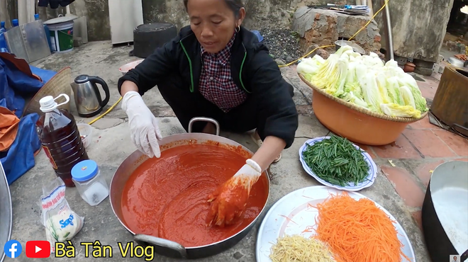 Làm vại kim chi siêu to khổng lồ, thiếu luôn một nguyên liệu quan trọng nhưng bà Tân Vlog vẫn thành công - Ảnh 5.