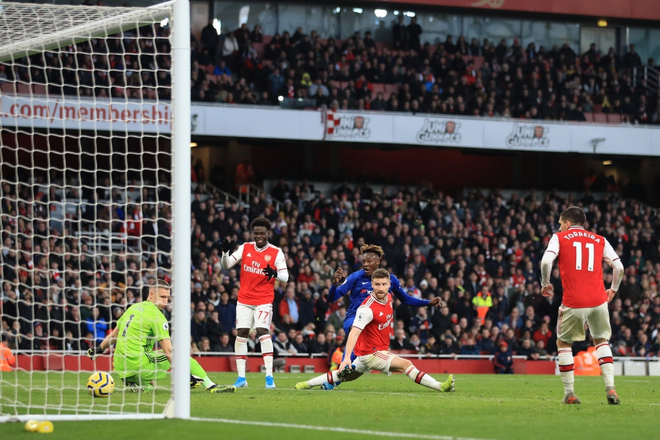 Thủ môn tấu hài cực mạnh, Arsenal ngậm ngùi thua ngược Chelsea trong trận derby thủ đô nước Anh - Ảnh 3.