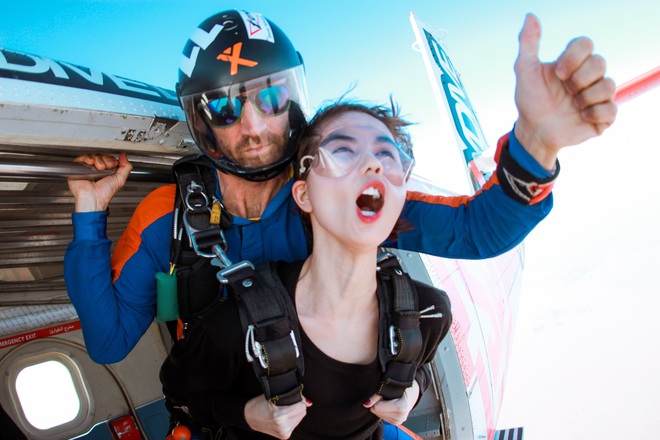 Trong khi Ngọc Trinh phấn kh&iacute;ch với m&agrave;n nhảy d&ugrave; mạo hiểm, muốn đi th&ecirc;m nữa th&igrave; Vũ Khắc Tiệp sợ mất mật, khẳng định chỉ đi 1 lần - Ảnh 9.