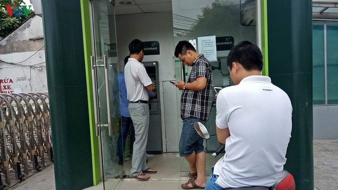 Đảm bảo ATM không quá tải và hết tiền trong dịp Tết Nguyên đán - Ảnh 1.