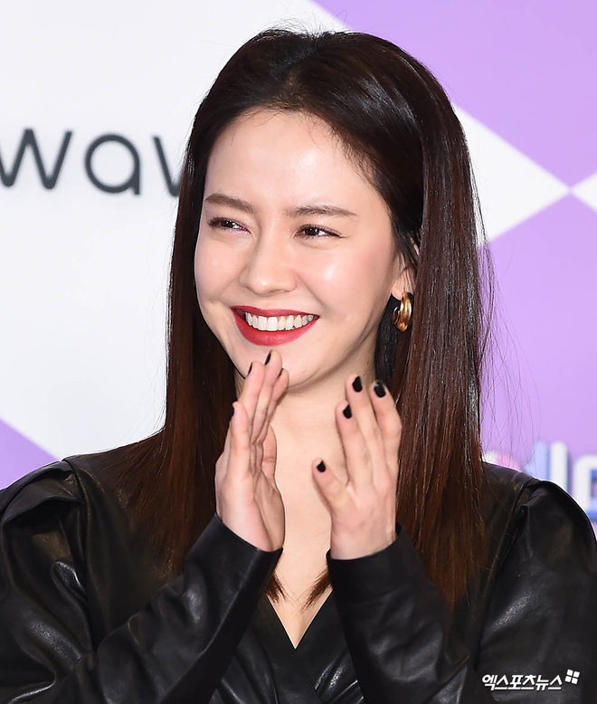 Thảm đỏ SBS Entertainment Awards 2019: Song Ji Hyo sexy khó cưỡng nhưng vẫn bị Somin lấn át, dàn tài tử bảnh bao đụng độ - Ảnh 3.