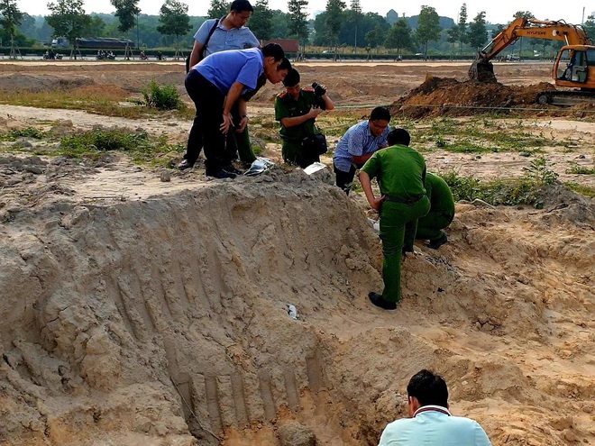 Bình Dương: Nhiều công nhân hoảng hồn khi phát hiện thi thể người cháy đen, nghi bị giết rồi đốt xác - Ảnh 2.