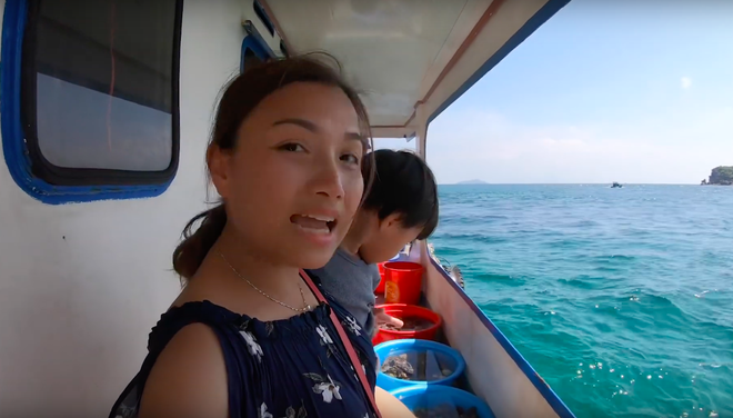 “Thương” nhất bé Sa trong vlog mới của mẹ Quỳnh Trần: Ra Phú Quốc cả ngày chỉ ăn mì, đến bữa ăn hải sản thì lăn đùng ra ngủ - Ảnh 7.