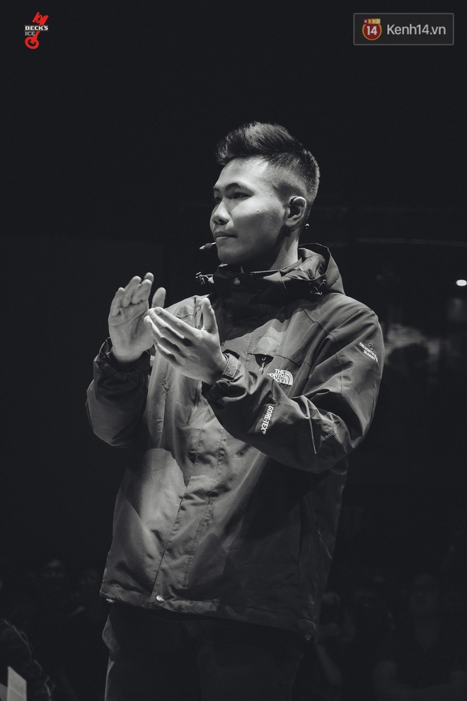 Đến BGK cũng không thoát được các thí sinh Beck’Stage Battle Rap: Phúc Du nịnh khéo Binz, Richchoi mượn Blacka còi xương để châm biếm đối thủ - Ảnh 1.