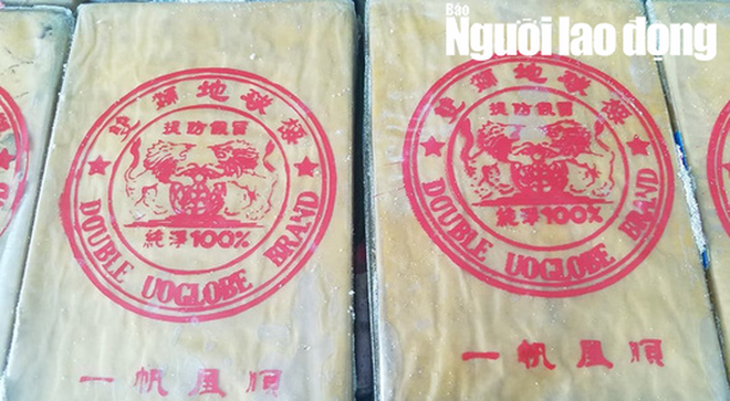 Tiếp tục phát hiện can nhựa chứa 21 gói nghi ma túy dạt biển Thừa Thiên - Huế - Ảnh 3.