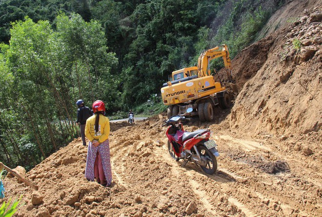 Băng rừng, lội suối vượt gần 150km để&hellip; r&uacute;t tiền lương! - Ảnh 1.