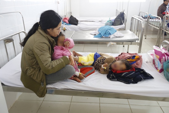Lâm Đồng: Gần 60 trẻ em nhập viện sau khi dùng đồ ăn từ thiện - Ảnh 1.