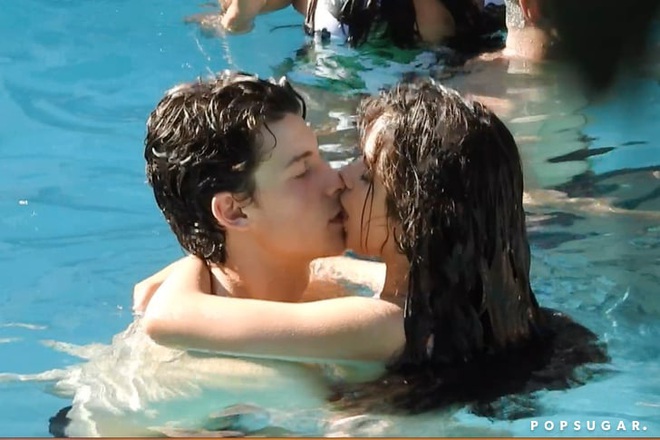 Shawn - Camila tiếp tục cố t&igrave;nh khoe cảnh &acirc;n &aacute;i n&oacute;ng bỏng mắt ở ban c&ocirc;ng, netizen thở d&agrave;i ngao ng&aacute;n: &ldquo;&Ocirc;i ho&agrave;ng tử&rdquo;! - Ảnh 4.