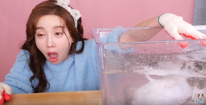 Được mệnh danh là thánh ăn cá ấy thế mà lần nào làm video mukbang cá, Youtuber Ssoyoung cũng bị vật đến thê thảm - Ảnh 7.