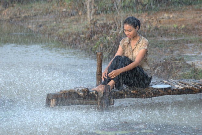 Nhìn lại vai diễn khởi nghiệp 5 mỹ nhân màn ảnh Việt: Thanh Hằng tắm trắng thành công, Chi Pu xinh xuất sắc từ đầu - Ảnh 8.