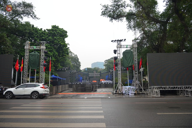 Hà Nội và Sài Gòn sẵn sàng đón chào thập kỷ mới năm 2020 với những sân khấu Countdown cực hoành tráng - Ảnh 1.