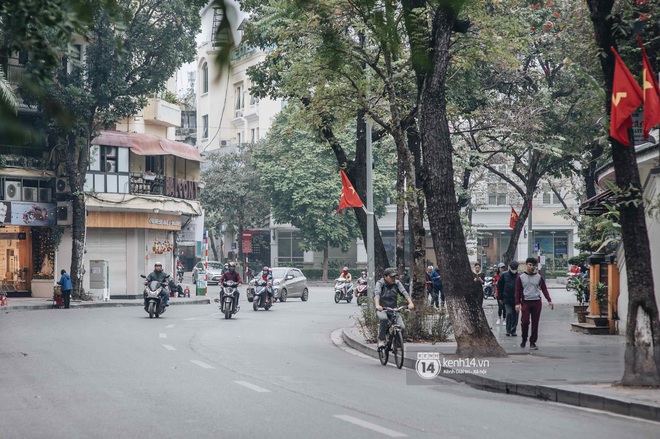 Hà Nội ngày cuối cùng của thập niên: Cảnh vật vẫn như mọi ngày, có chăng khác biệt thì là ở mỗi người mà thôi! - Ảnh 1.