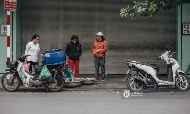 Hà Nội ngày cuối cùng của thập niên: Cảnh vật vẫn như mọi ngày, có chăng khác biệt thì là ở mỗi người mà thôi! - Ảnh 8.