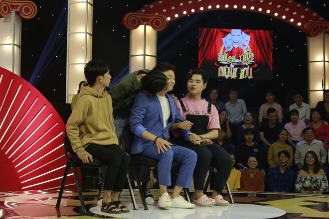 B&agrave; T&acirc;n Vlog tiếp tục c&acirc;u chuyện về L&ecirc; Giang si&ecirc;u to khổng lồ trong đ&ecirc;m Gala Th&aacute;ch thức danh h&agrave;i - Ảnh 3.