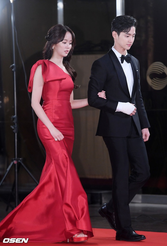 Thảm đỏ KBS Drama Awards 2019: Nana dẫn đầu quân đoàn mỹ nhân sexy bức thở, Kim So Hyun, Siwon và dàn sao đổ bộ - Ảnh 2.