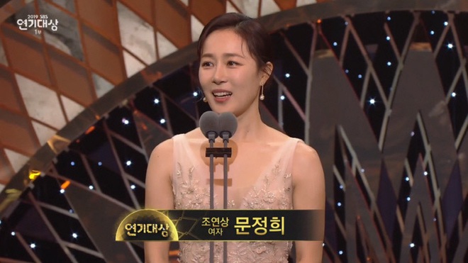 Jang Nara vừa khóc vừa cười ẵm giải bự, phim bạc tỉ Vagabond bất ngờ thua đậm tại SBS Drama Awards 2019 - Ảnh 14.