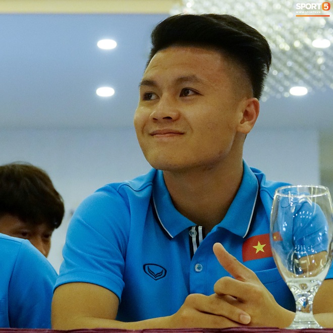 Đội trưởng Quang Hải phong thái đĩnh đạc trong ngày U23 Việt Nam nhận mục tiêu tại VCK U23 châu Á 2020 - Ảnh 9.