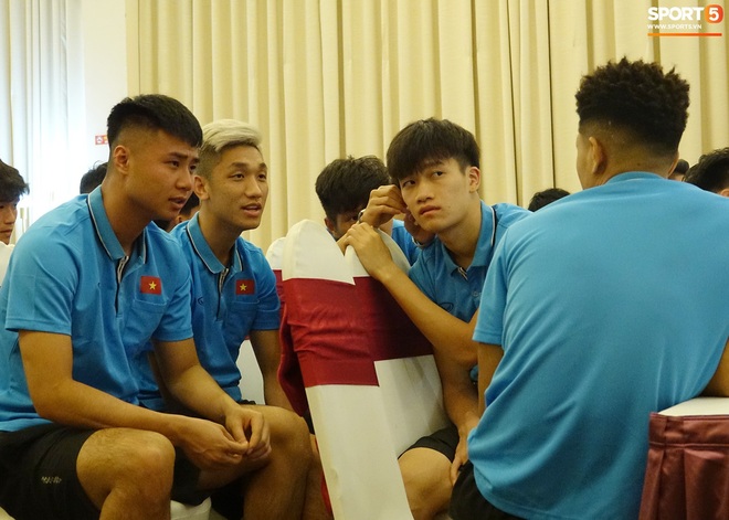 Trọng Đại rủ rê Đức Chinh nhuộm tóc vàng, thủ môn Văn Toản có nghề mới ở U23 Việt Nam - Ảnh 2.