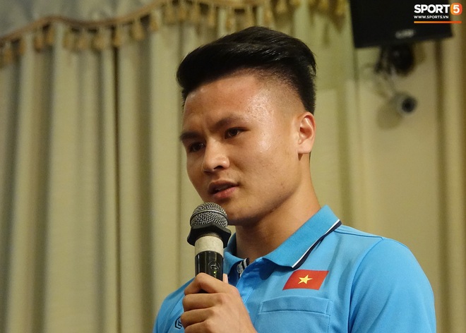 Đội trưởng Quang Hải phong thái đĩnh đạc trong ngày U23 Việt Nam nhận mục tiêu tại VCK U23 châu Á 2020 - Ảnh 4.