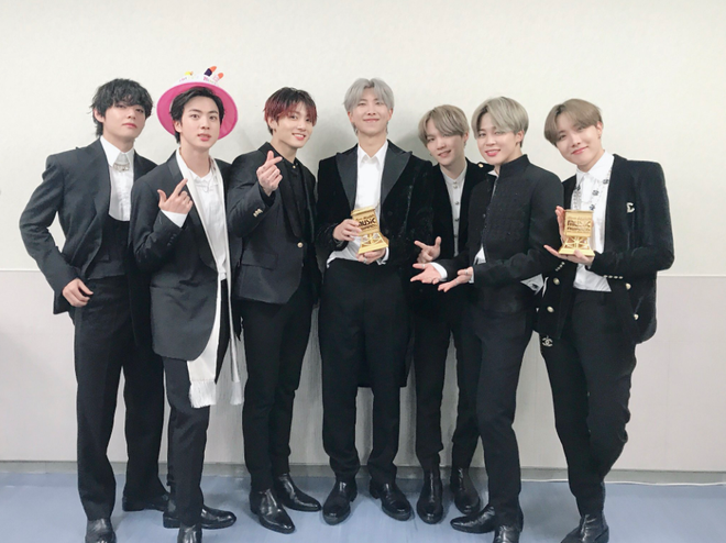 MAMA 2019: BTS tiếp tục ẵm trọn 4 Daesang; giải tân binh không gây tranh cãi; EXO, BLACKPINK, X1 không đi vẫn có cúp mang về - Ảnh 1.