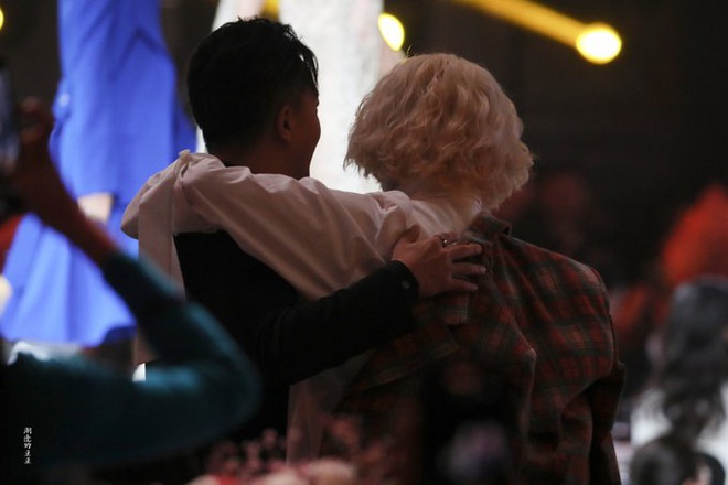 Khoảnh khắc x&uacute;c động nhất h&ocirc;m qua: Heechul v&agrave; Hangeng t&aacute;i ngộ sau 10 năm, khiến fan Super Junior vỡ o&agrave; - Ảnh 2.