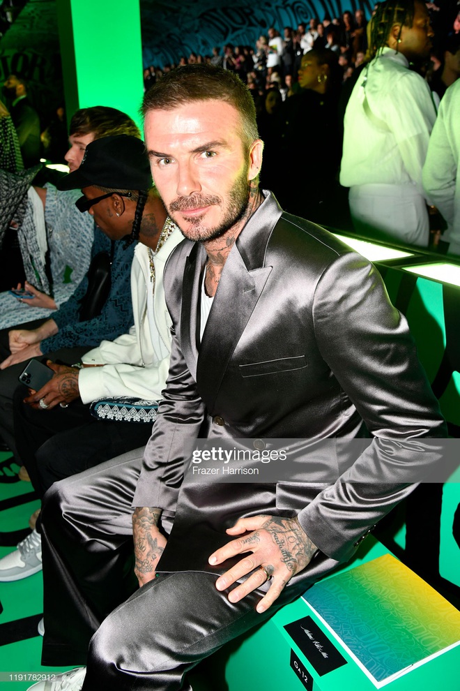 Giữa lúc thương hiệu của vợ làm ăn khó khăn, David Beckham chiếm trọn spotlight với bộ suit bóng bẩy chất chơi như trai tân - Ảnh 2.