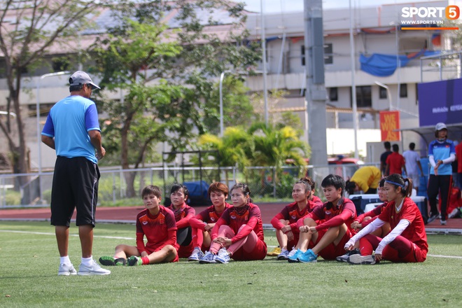 Tuyển nữ Việt Nam cười rạng rỡ trước ngày đấu chủ nhà Philippines tại bán kết SEA Games 30 - Ảnh 3.