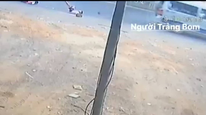 Vụ xe đưa rước l&agrave;m rơi học sinh ở Đồng Nai: T&agrave;i xế sử dụng bằng l&aacute;i giả - Ảnh 1.