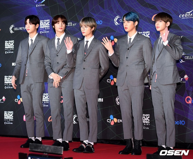 Si&#234;u thảm đỏ MAMA 2019 quy tụ 75 si&#234;u sao: BTS g&#226;y n&#225;o loạn với style cực lạ, Na Tr&#225;t &quot;đ&#232; bẹp&quot; Dua Lipa bốc lửa, TWICE, GOT7 - Ảnh 32.