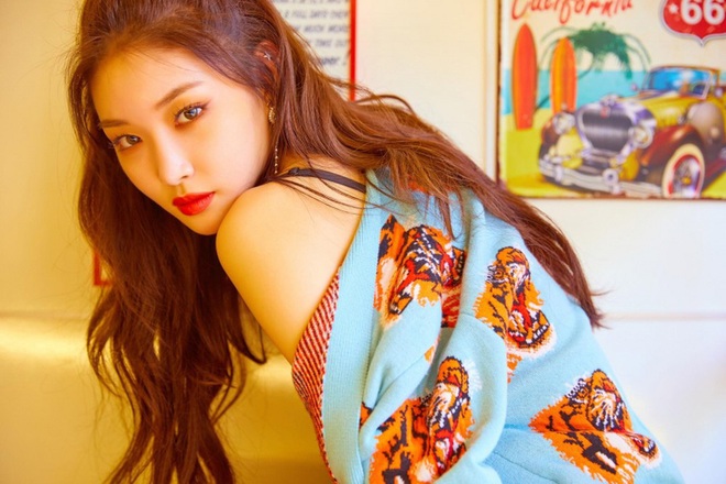 Không hổ danh là nữ hoàng sexy thế hệ mới, Chungha xuất sắc lặp lại kỷ lục đáng kinh ngạc mà Lee Hyori đã từng đạt được sau 11 năm - Ảnh 9.