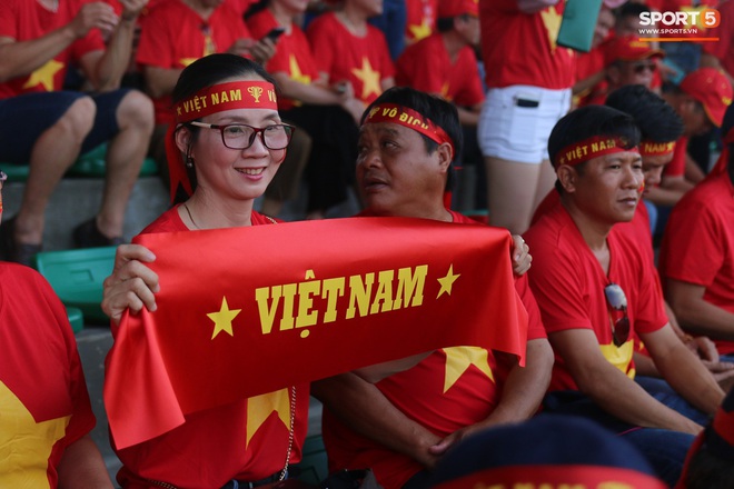 Fan Thái Lan bức xúc vì CĐV Việt Nam mua hết vé xem trận chung kết ngược - Ảnh 9.