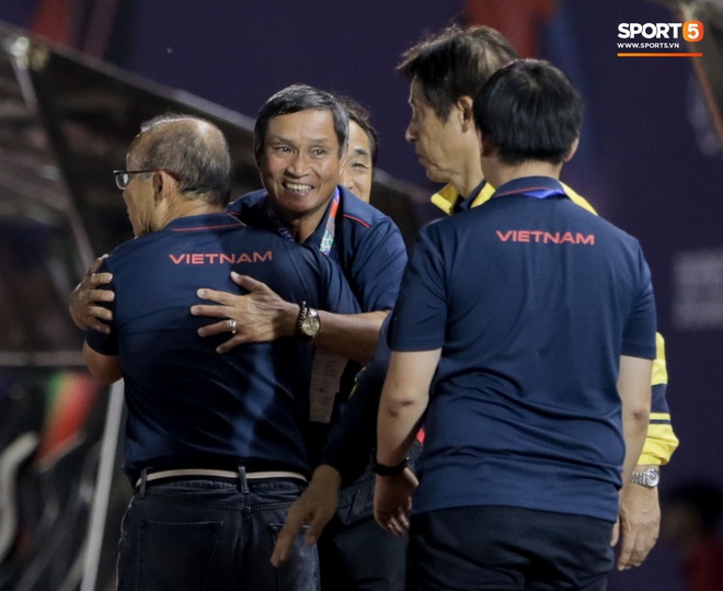 HLV U22 Thái Lan chủ động sang bắt tay thầy Park, hẹn phân thắng bại ở trận tiếp theo sau 3 lần toàn hoà - Ảnh 6.