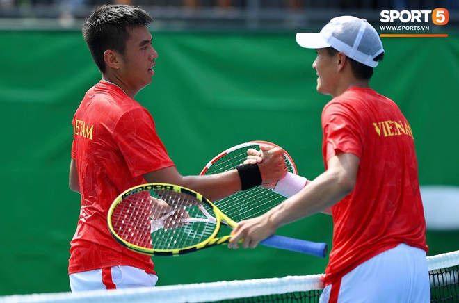 Khoảnh khắc ấn tượng SEA Games: Người h&ugrave;ng phấn kh&iacute;ch tột độ khi gi&agrave;nh tấm HCV đầu ti&ecirc;n trong lịch sử cho quần vợt Việt Nam - Ảnh 8.