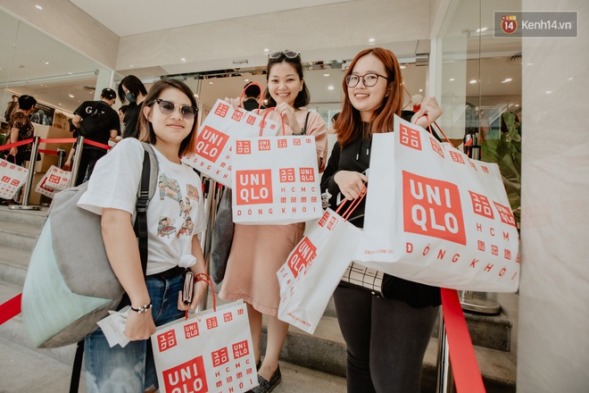 Các tín đồ Sài thành shopping tại UNIQLO sáng nay: Bill vài ba triệu là bình thường, khen nức nở nhưng vẫn có góp ý cho thương hiệu Nhật - Ảnh 7.