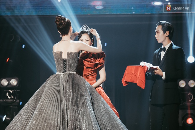 Ngọc Trinh đích thân trao vương miện Miss Showbiz International 2019, Chi Pu có thêm một sân khấu để đời? - Ảnh 7.