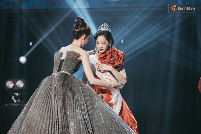 Ngọc Trinh đích thân trao vương miện Miss Showbiz International 2019, Chi Pu có thêm một sân khấu để đời? - Ảnh 8.