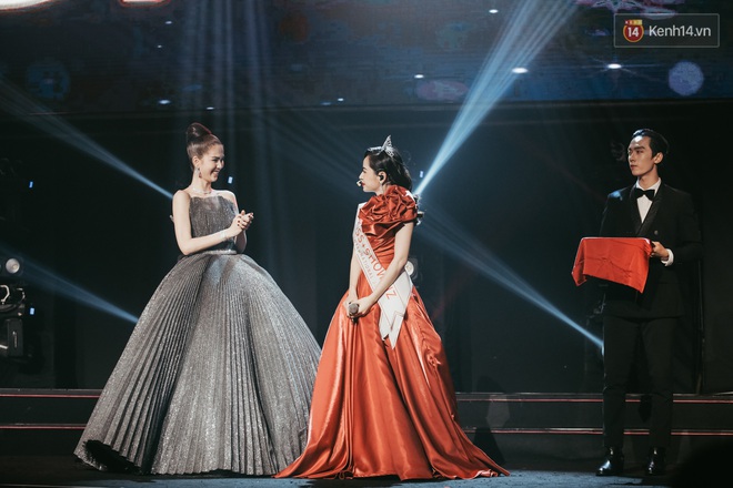Ngọc Trinh đích thân trao vương miện Miss Showbiz International 2019, Chi Pu có thêm một sân khấu để đời? - Ảnh 9.
