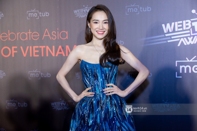 Thảm đỏ WebTVAsia Awards 2019: Nhã Phương, Chi Pu đồng loạt khoe vai thon gợi cảm, cùng dàn nghệ sĩ châu Á tự tin khoe sắc - Ảnh 2.