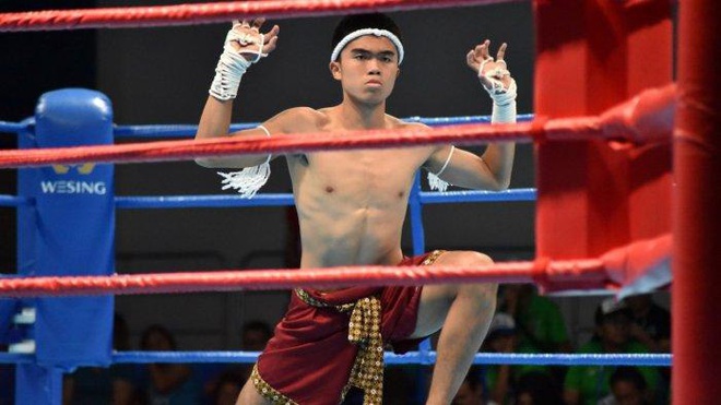 Cầu thủ Indonesia giành HCĐ võ Muay Thai SEA Games 30 rồi bày tỏ mong muốn trở lại bóng đá, fan kêu gọi anh chàng tôn trọng hàm răng của đồng nghiệp - Ảnh 1.