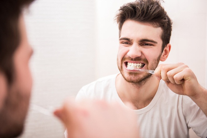 Những thói quen cần tránh khi vệ sinh răng miệng - Ảnh 2.