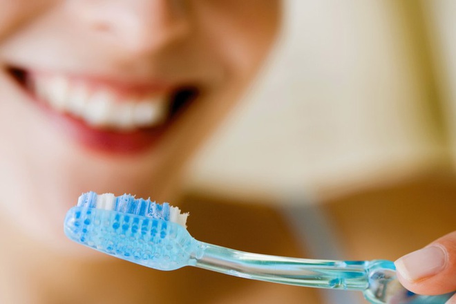 Những thói quen cần tránh khi vệ sinh răng miệng - Ảnh 3.