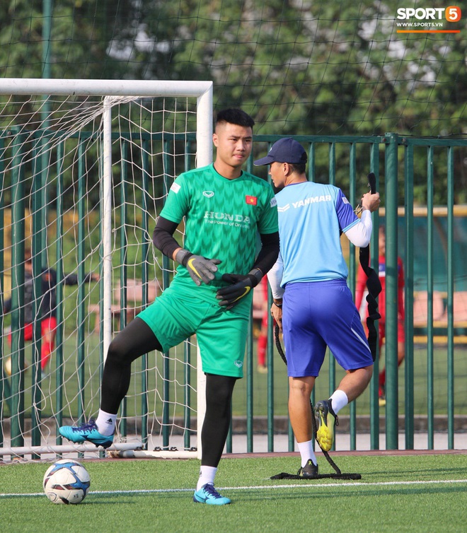 Thủ môn Nguyễn Văn Toản: Trước khung thành là lạnh lùng boy, ra ngoài sân hoá bánh bao cháy của hội fan girl - Ảnh 7.