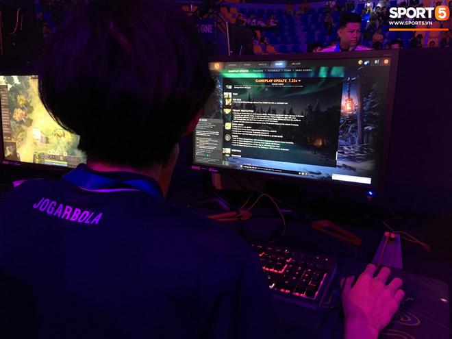 Giữa thềm đấu Th&aacute;i Lan, VĐV Dota 2 Việt Nam gặp chuyện cười ra nước mắt khi tr&ograve; chơi bất ngờ tung ra bản cập nhật mới - Ảnh 1.