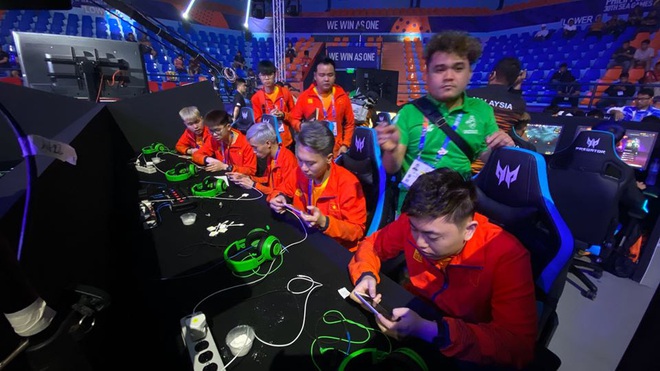 SEA Games 30: Đội tuyển Liên Quân Mobile Việt Nam xếp nhì bảng A, bước tiếp vào vòng play-off! - Ảnh 1.