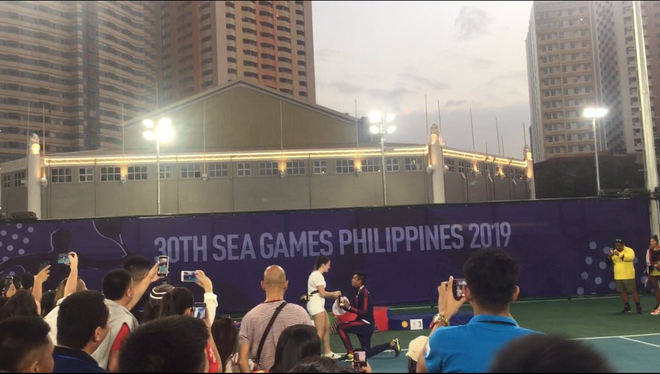 Cầu hôn bạn gái ngay sau khi giành HCB và cái kết khiến tay vợt Philippines trở thành VĐV hạnh phúc nhất SEA Games 30 - Ảnh 1.