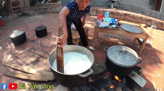 Tuyên bố làm thạch 7 tầng nhưng chỉ được 4 tầng, lần này Bà Tân Vlog còn mượn luôn hình trên mạng để làm thumbnail - Ảnh 2.