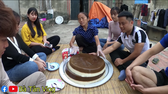 Tuyên bố làm thạch 7 tầng nhưng chỉ được 4 tầng, lần này Bà Tân Vlog còn mượn luôn hình trên mạng để làm thumbnail - Ảnh 6.