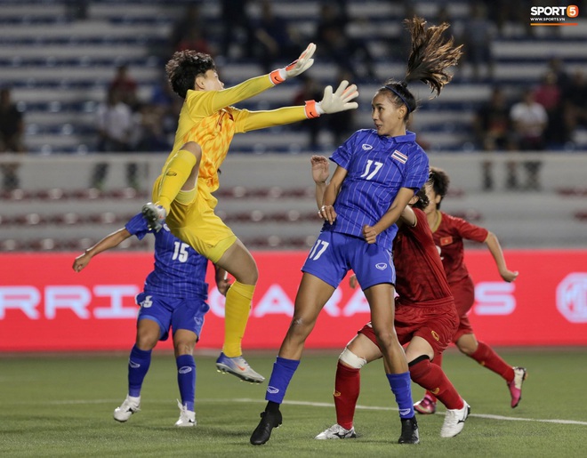 Info cầu thủ nữ Thái Lan kiến tạo cho Việt Nam ghi bàn: Đá bóng hay, sở hữu gia thế khủng và quan trọng là có thân hình chẳng kém gì người mẫu - Ảnh 3.