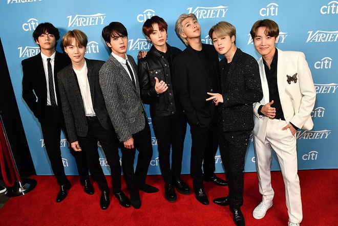 BTS nhận giải Nhóm nhạc của năm tại Hitmakers 2019, chụp ảnh với Billie Eilish và Lil Nas X liệu sẽ có màn collab khủng nào tiếp không đây? - Ảnh 1.