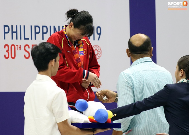 Mặt buồn xo nhận HCV thứ 5 tại SEA Games 2019, Ánh Viên bị nhắc nhở - Ảnh 6.